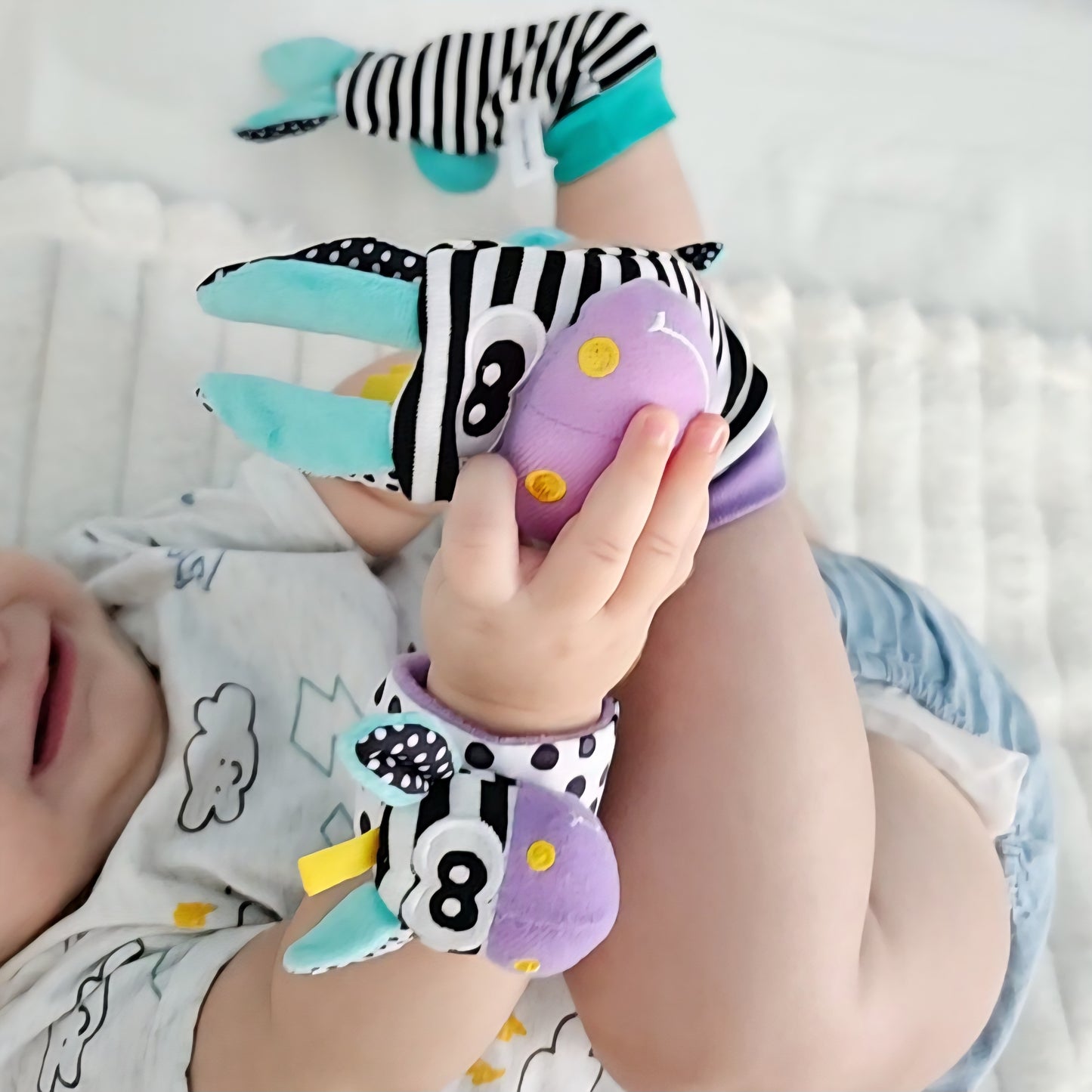 Calcetín Sensorial con Sonajero + Muñequeras (0-12m)